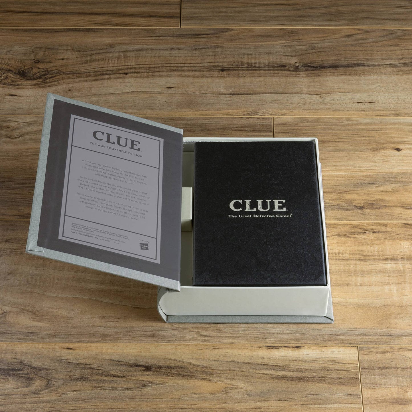 Clue Vintage Bookshelf Edition